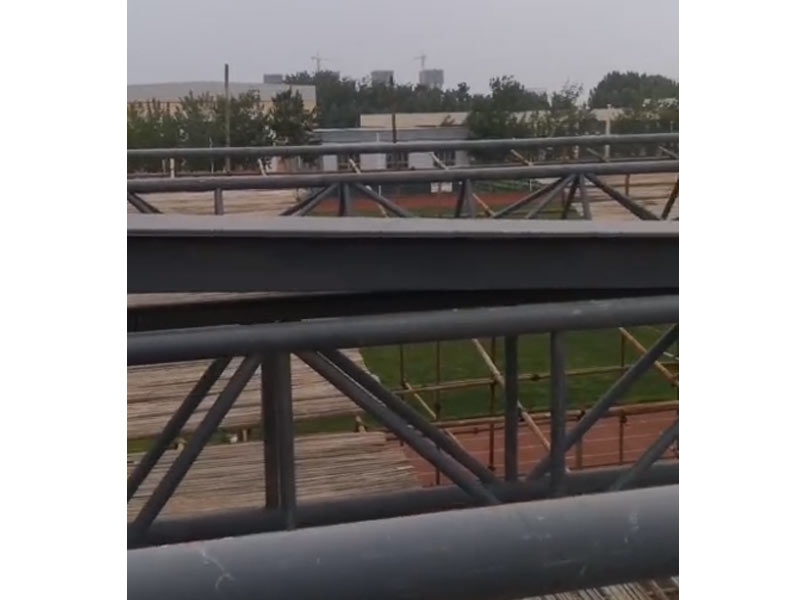 臨沂中小學生綜合實踐基地看臺吊順利裝完成